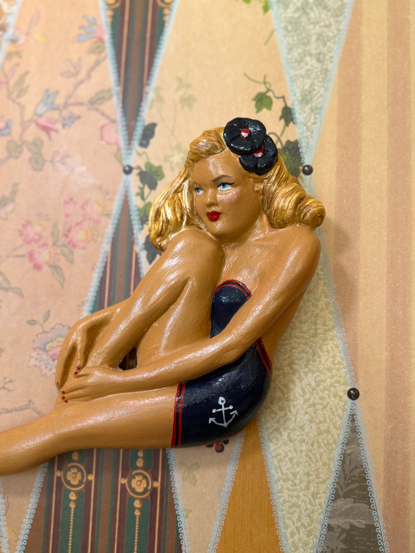 Sarah the Brushstroke Bombshell