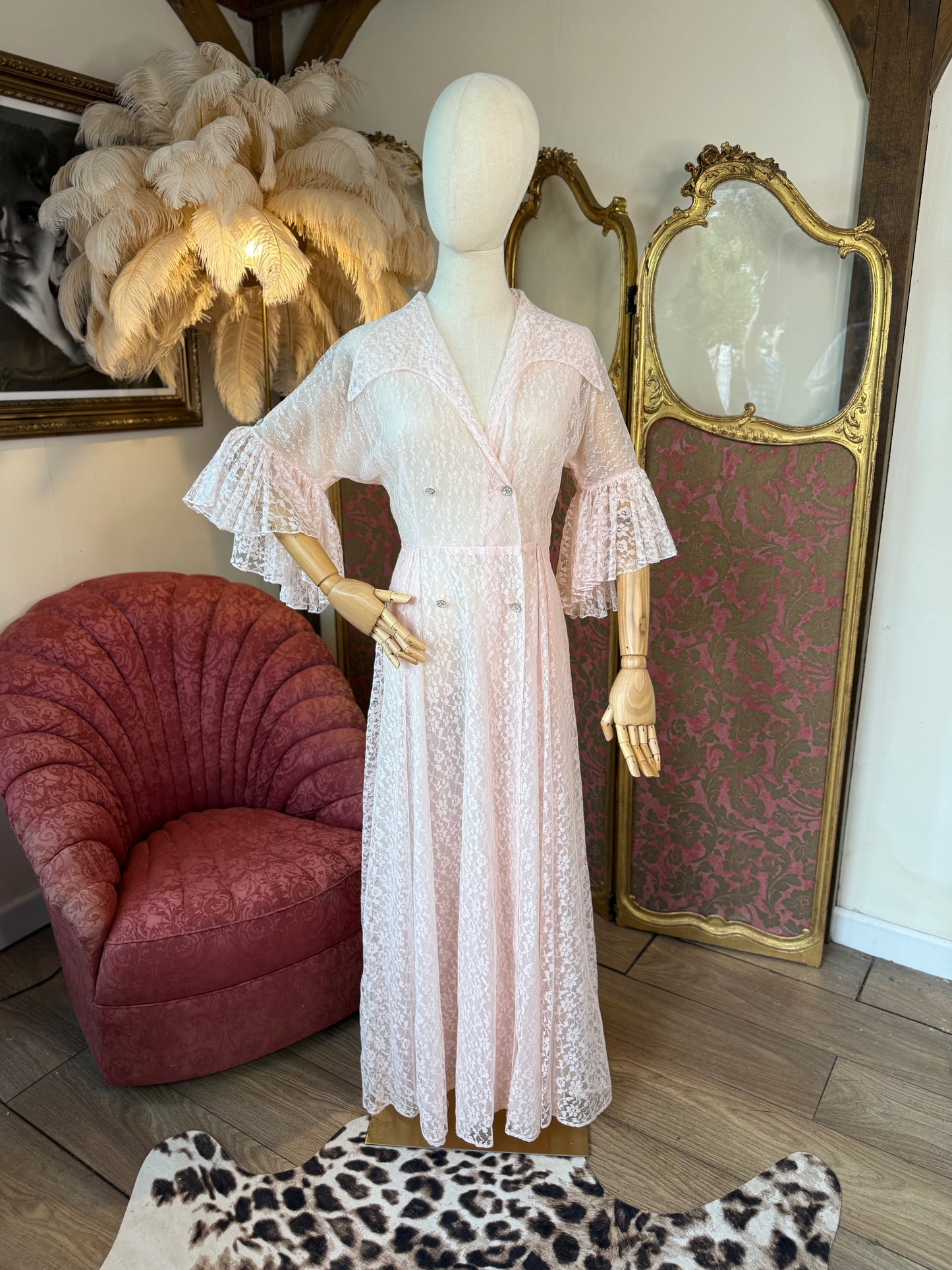 1940s Pink Flobert Lace Robe
