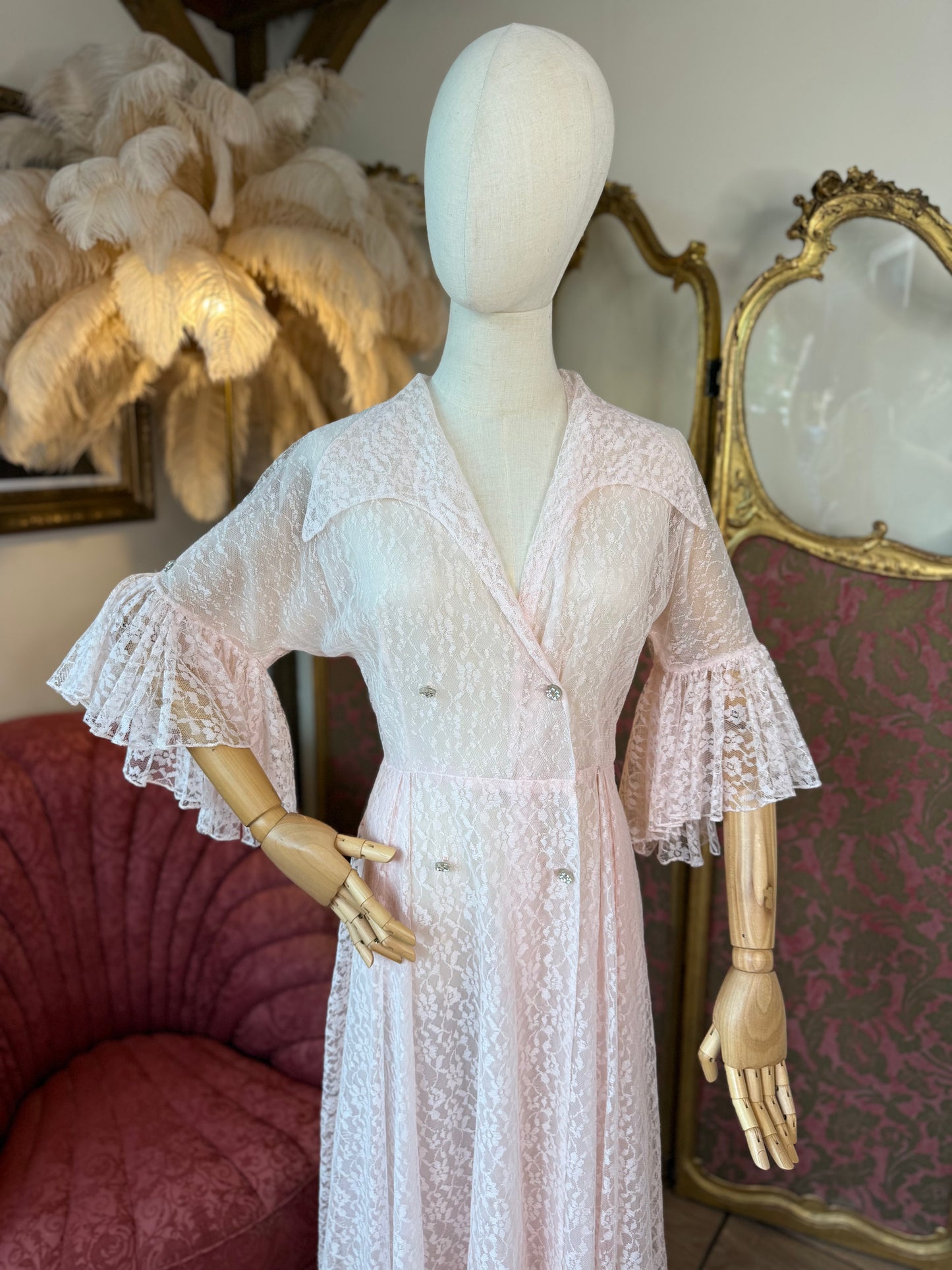1940s Pink Flobert Lace Robe