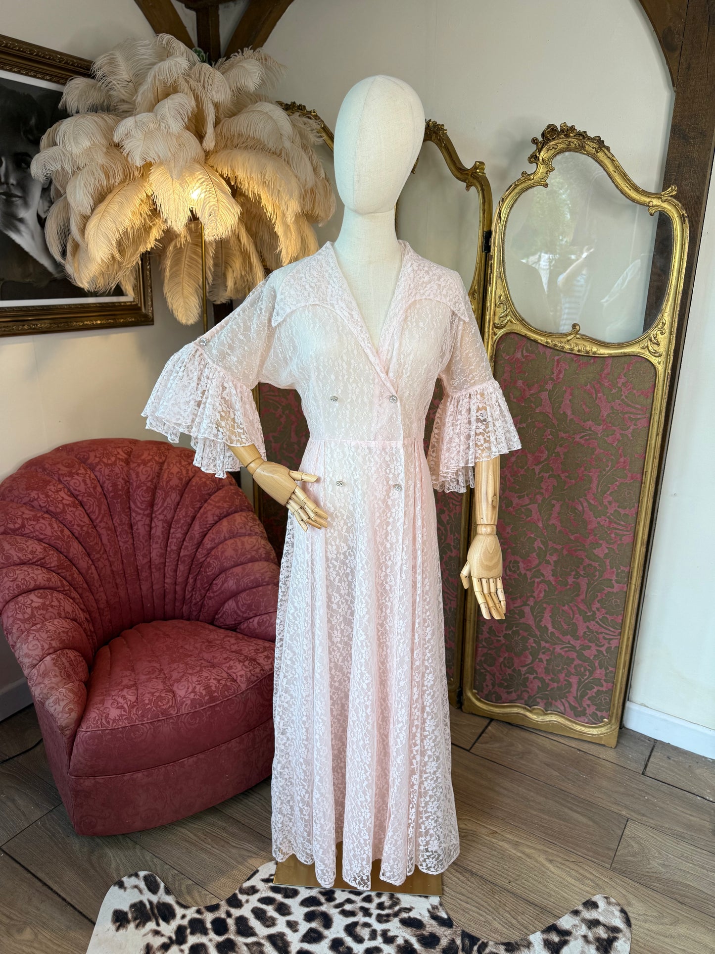 1940s Pink Flobert Lace Robe